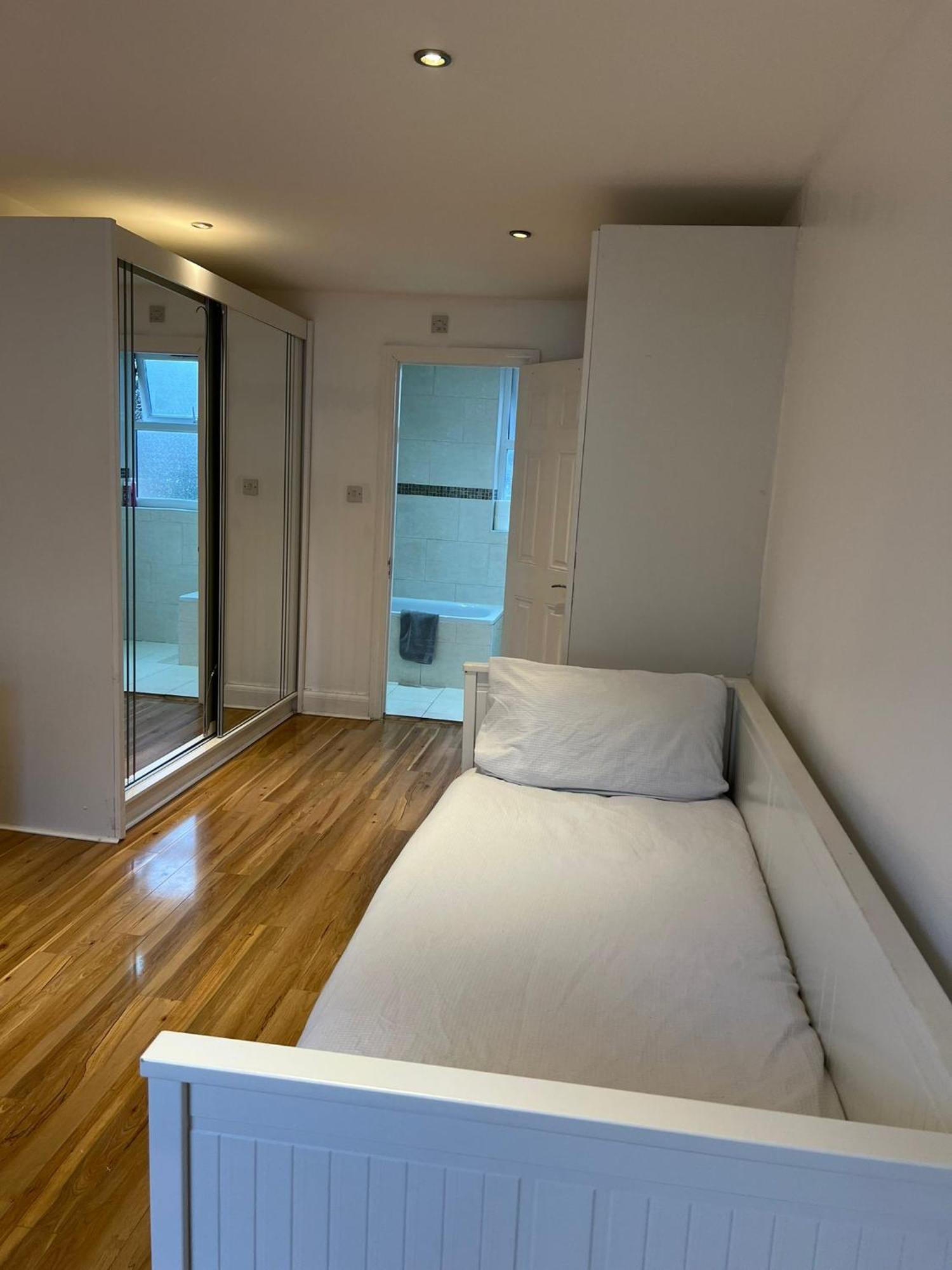 فندق 93 West Road لندن المظهر الخارجي الصورة